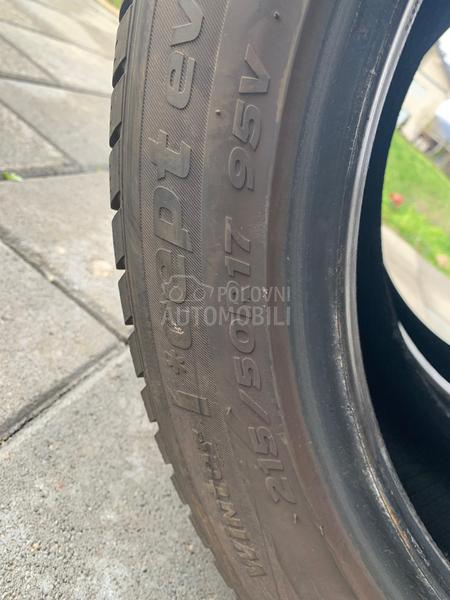 Hankook 215/50 R17 Zimska