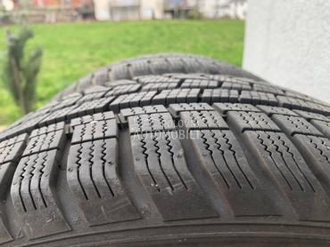 Hankook 215/50 R17 Zimska