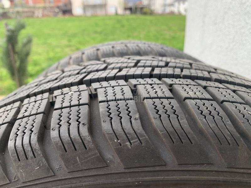 Hankook 215/50 R17 Zimska