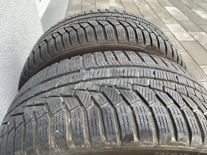 Hankook 215/50 R17 Zimska