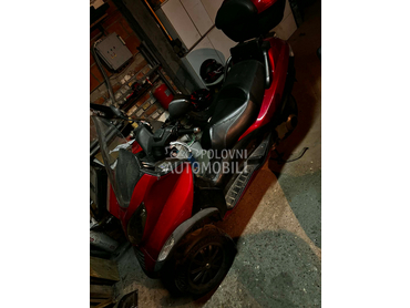 Piaggio mp3 250