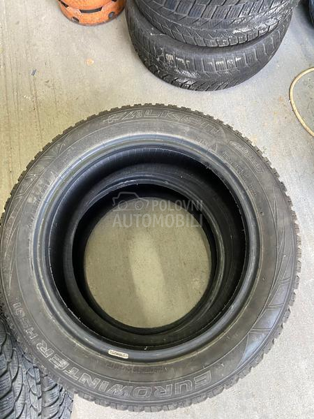 Falken 215/55 R17 Zimska