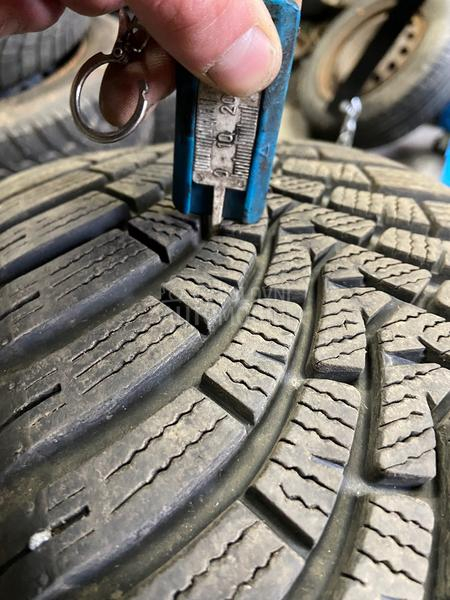 Falken 215/55 R17 Zimska