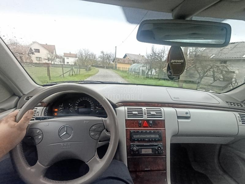 Mercedes Benz E 270 w210
