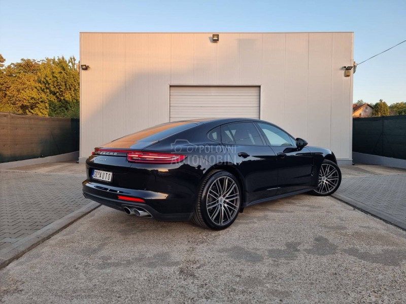 Porsche Panamera 4S