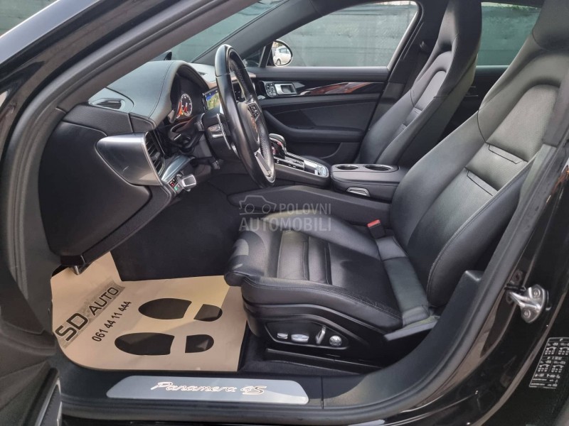 Porsche Panamera 4S