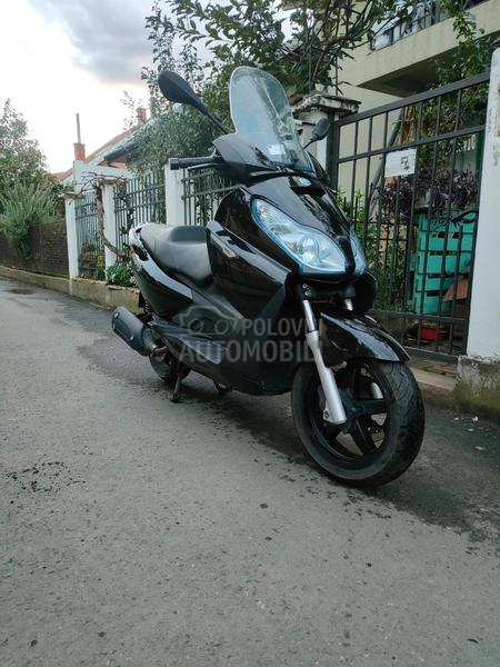 Piaggio X7