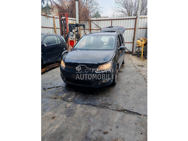 Volkswagen Touran 2012. god. -  kompletan auto u delovima