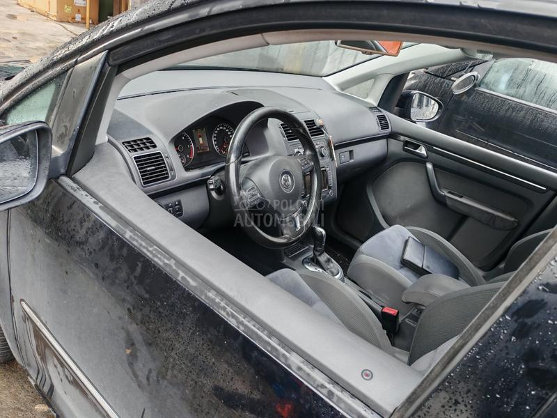 Volkswagen Touran 2012. god. -  kompletan auto u delovima