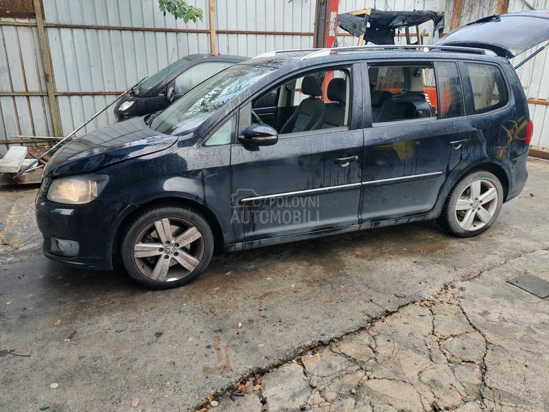 Volkswagen Touran 2012. god. -  kompletan auto u delovima