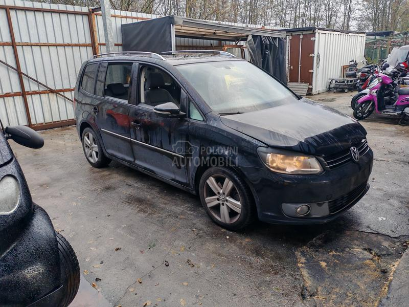 Volkswagen Touran 2012. god. -  kompletan auto u delovima