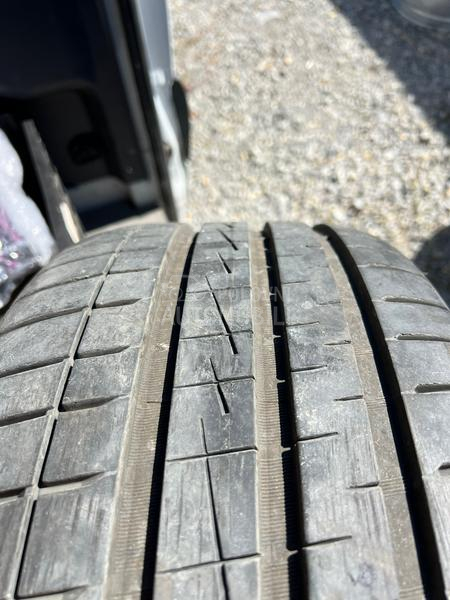 Vredestein 235/35 R19 Letnja