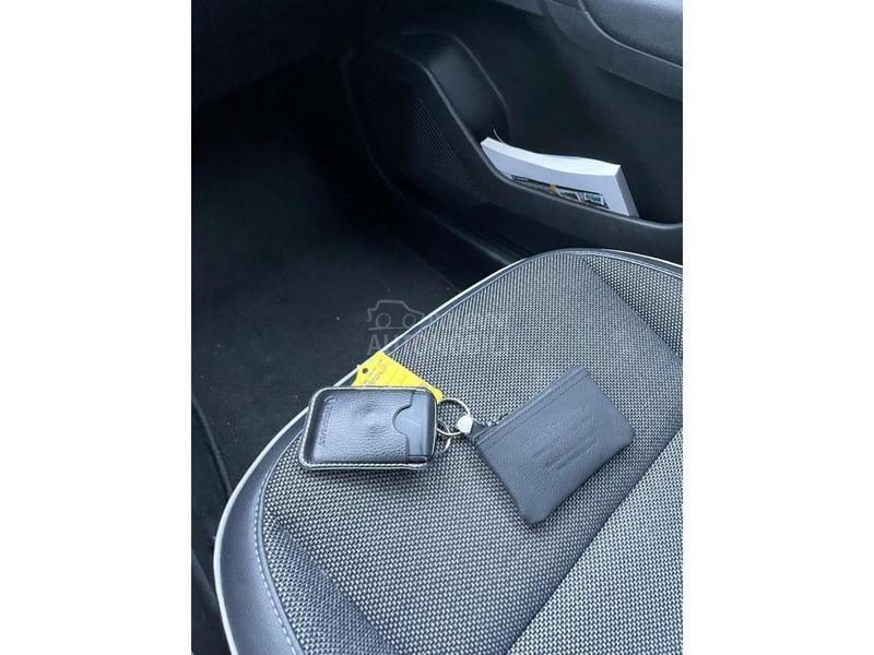 Renault Captur 1.6 HYBRID INTENS