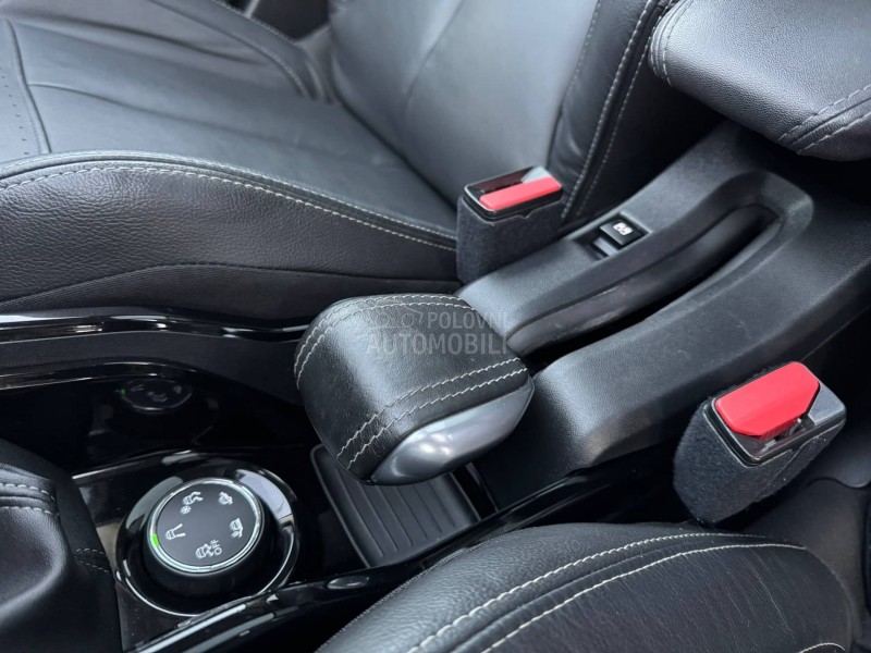 Peugeot 2008 Feline/Pano/Perla