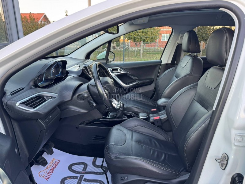 Peugeot 2008 Feline/Pano/Perla