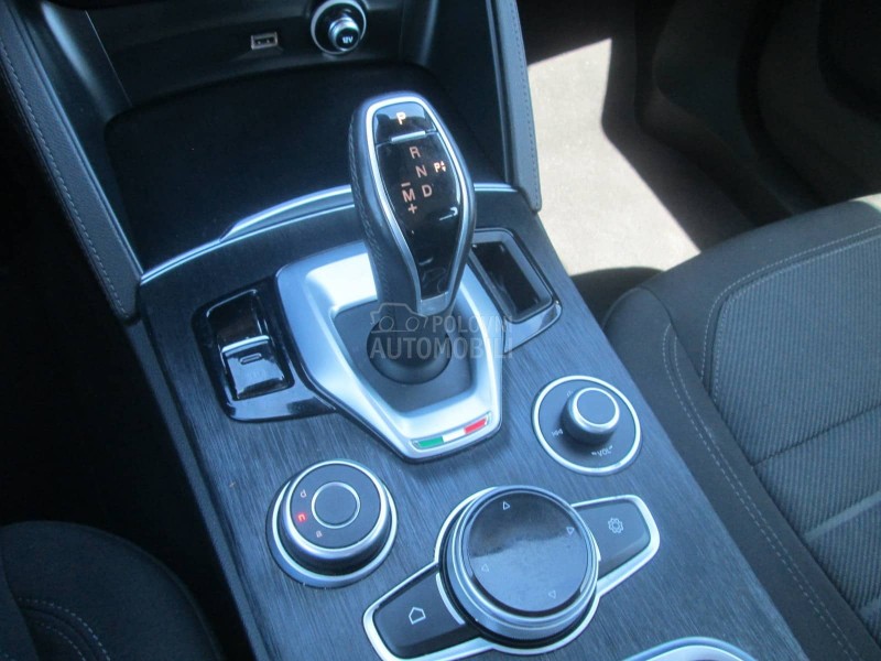 Alfa Romeo Stelvio 2.2t Business Q4