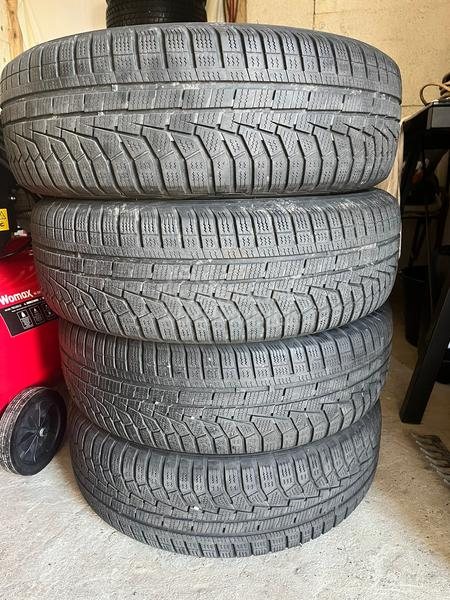 Hankook 215/65 R16 Zimska