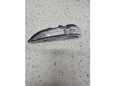 Migavac u retrovizoru za Lada Vesta