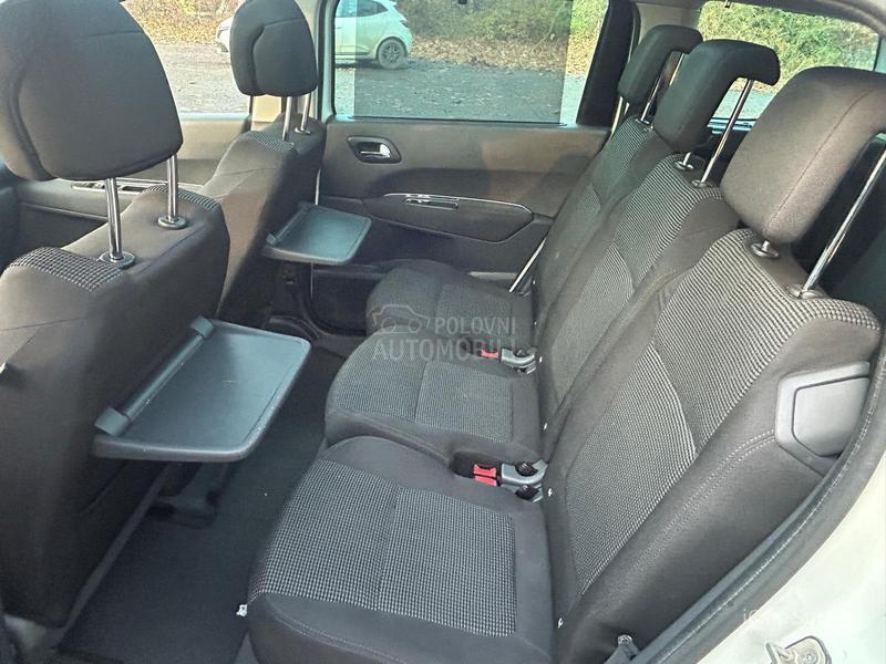 Peugeot 5008 1.6 hdi P.A.N.O.