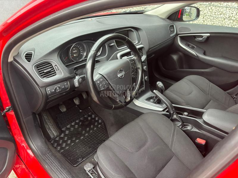 Volvo V40 D2