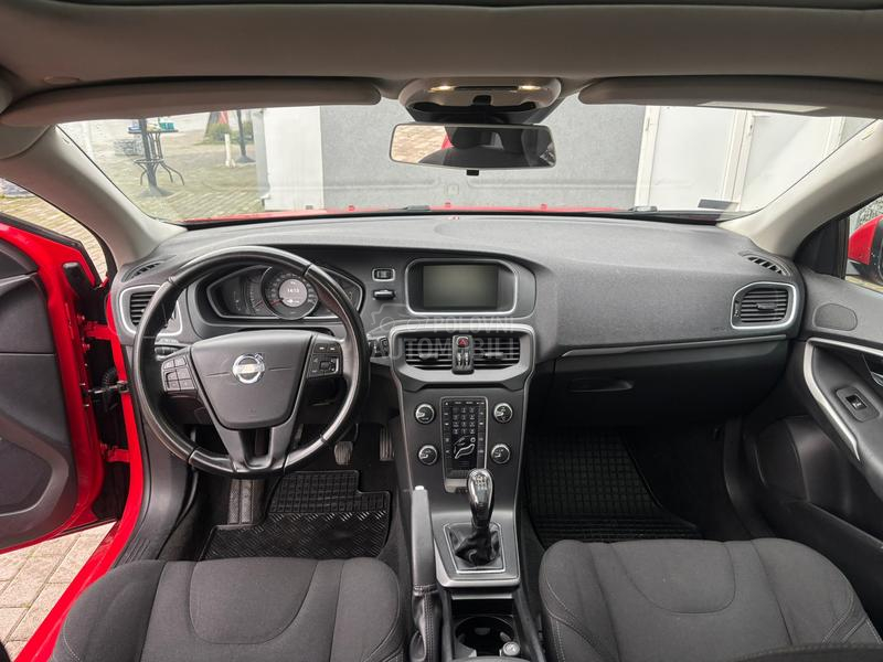 Volvo V40 D2