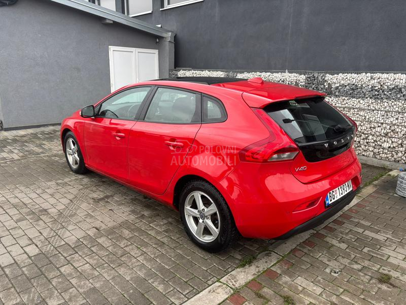 Volvo V40 D2