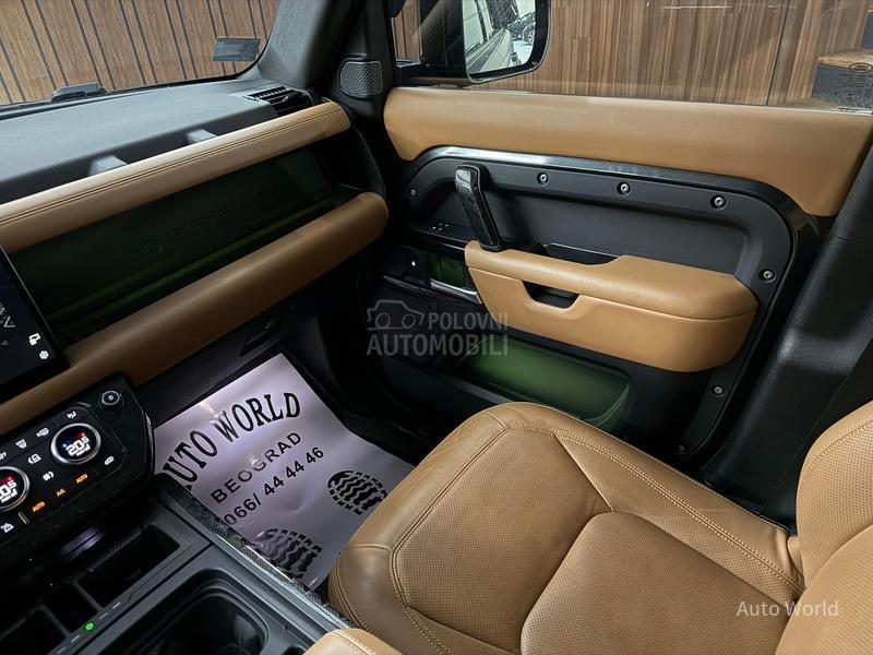 Land Rover Defender 