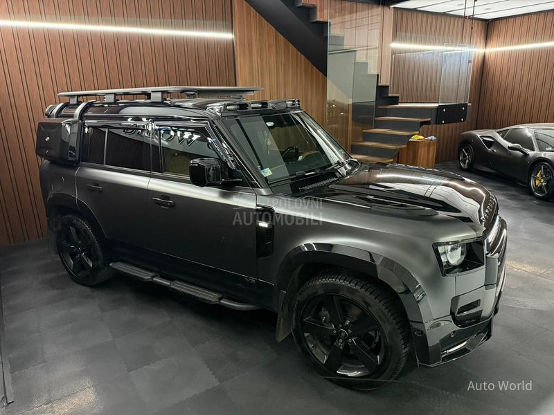 Land Rover Defender 