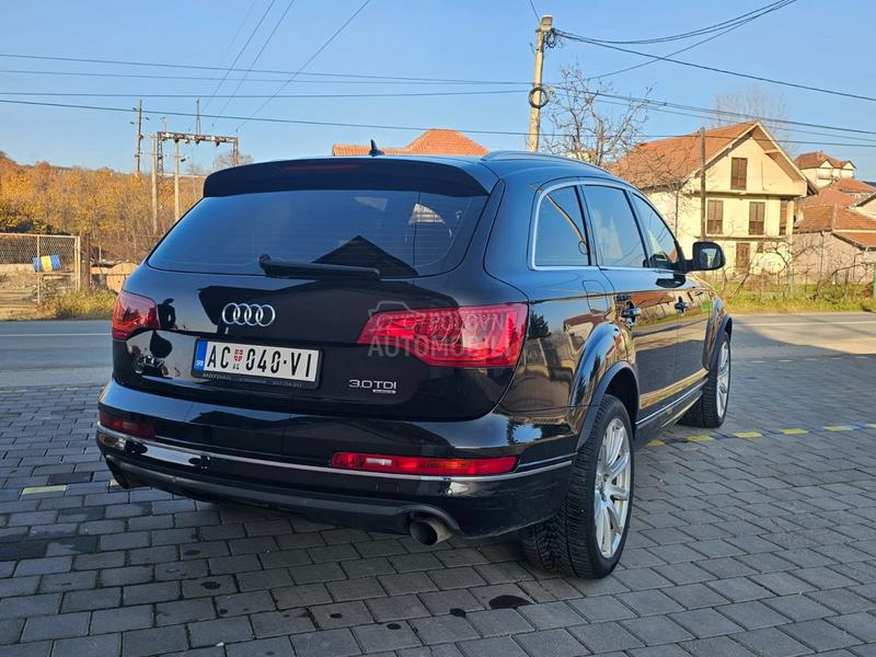 Audi Q7 
