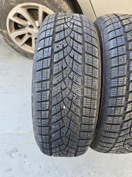 Goodyear 215/65 R17 Zimska