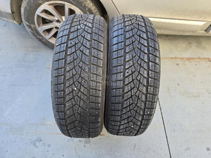 Goodyear 215/65 R17 Zimska