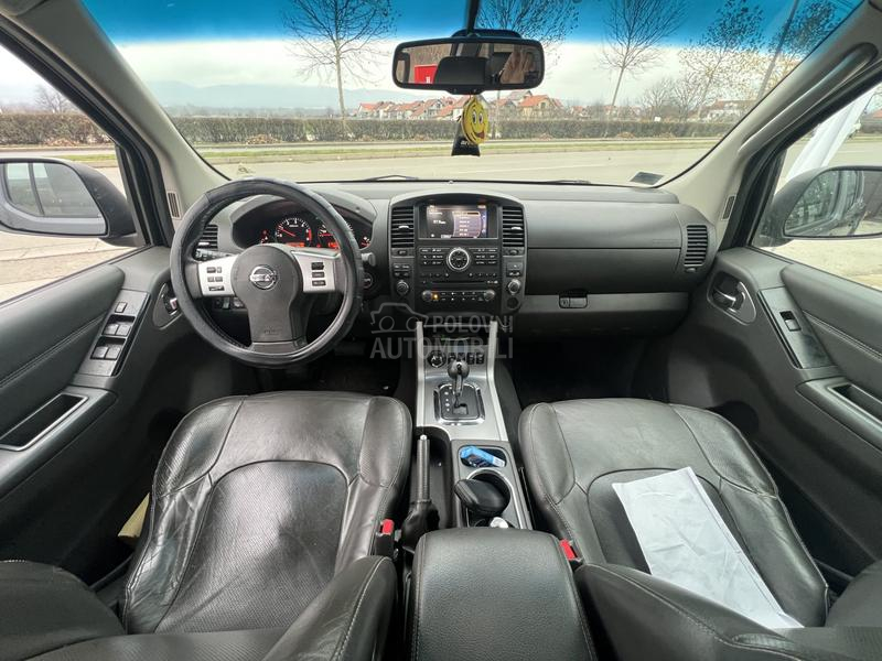 Nissan Navara 3.0 v6 D40