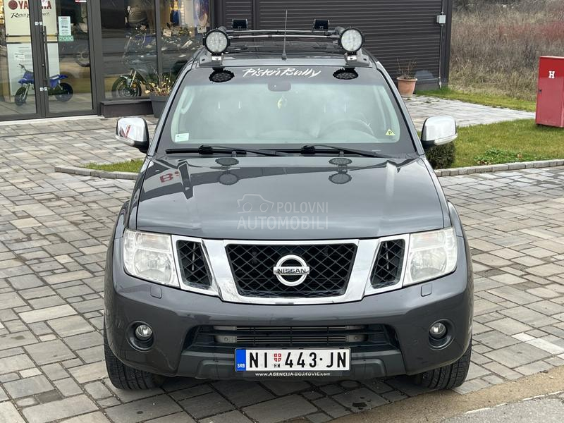 Nissan Navara 3.0 v6 D40