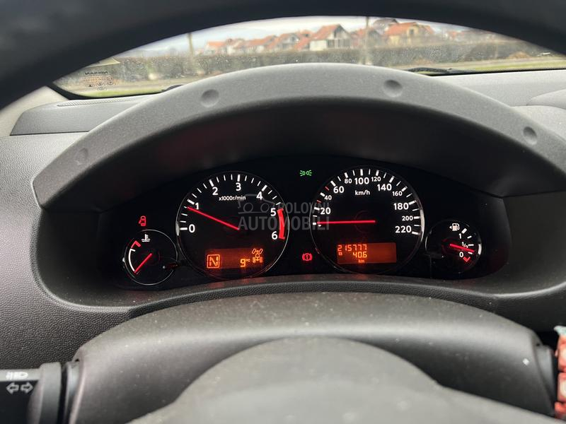 Nissan Navara 3.0 v6 D40