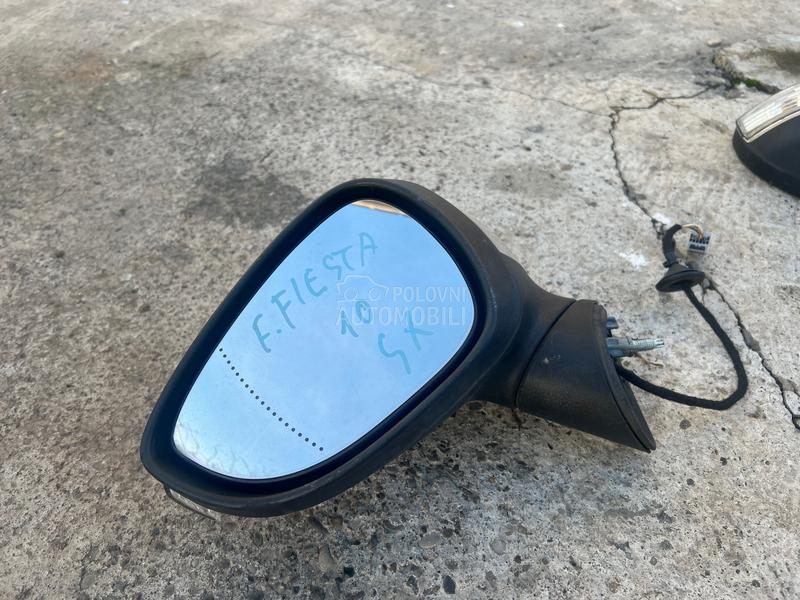 prednji levi retrovizor