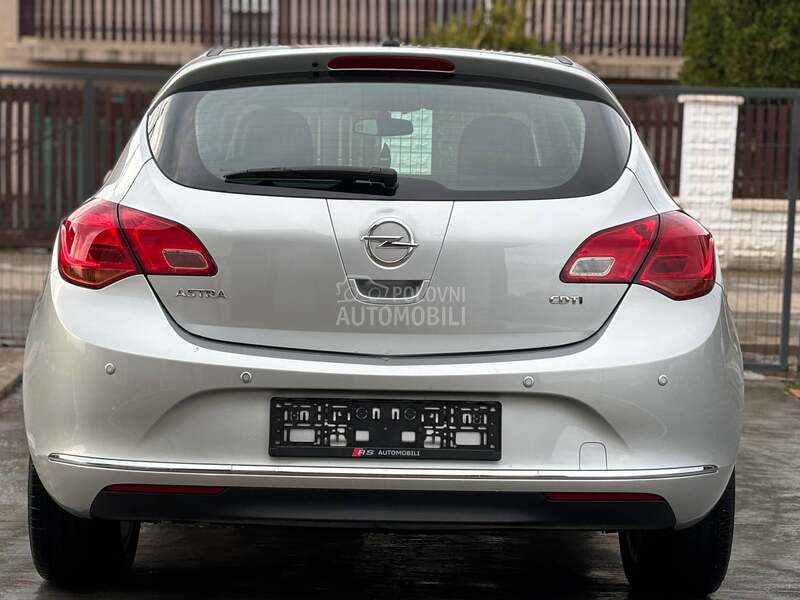 Opel Astra J 