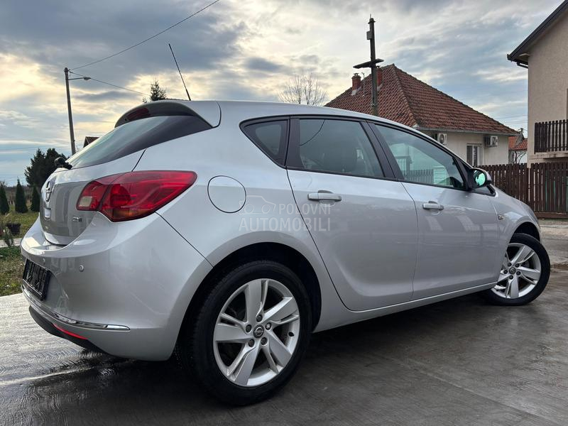Opel Astra J 