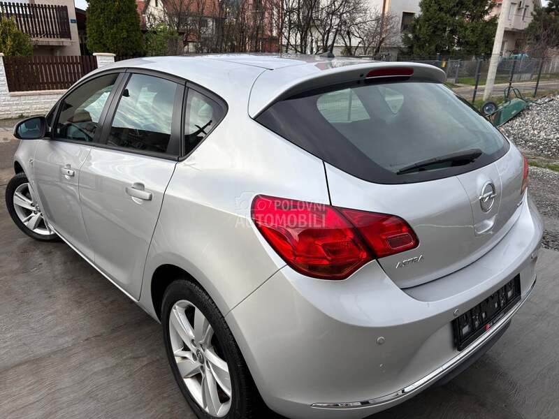 Opel Astra J 