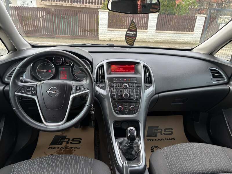 Opel Astra J 