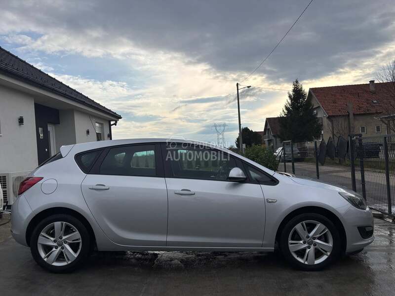 Opel Astra J 