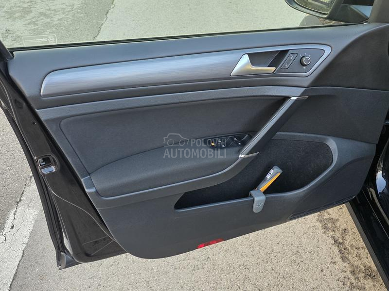 Volkswagen Golf 7 HIGHLINE N0V
