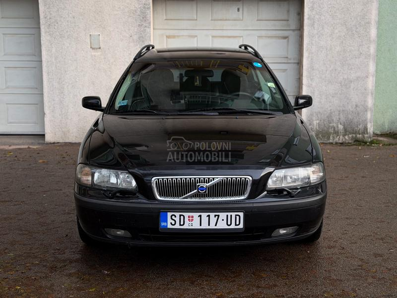 Volvo V70 