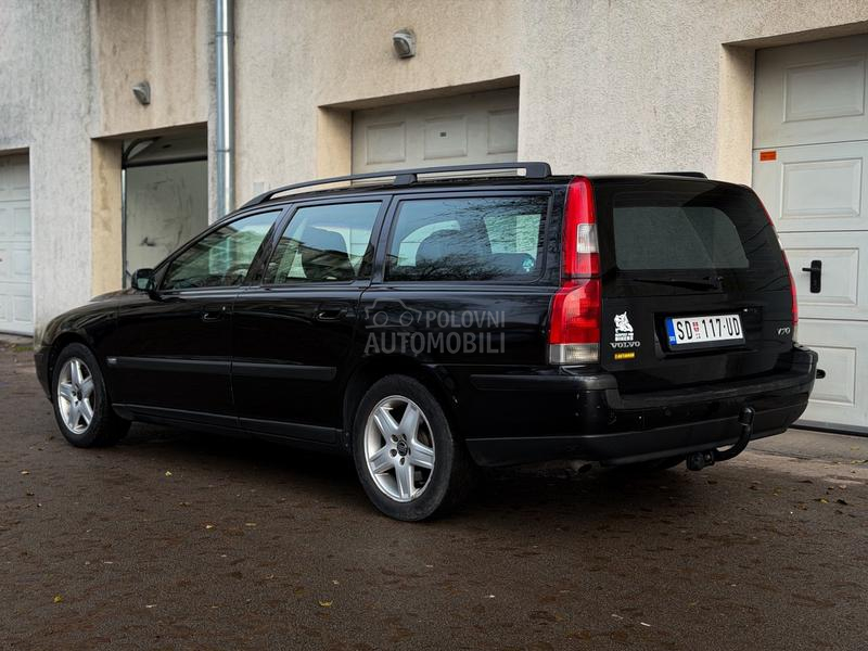 Volvo V70 