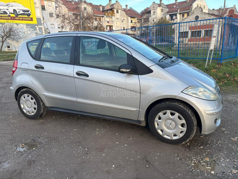 Mercedes Benz A 170 n a v i g a c i j a