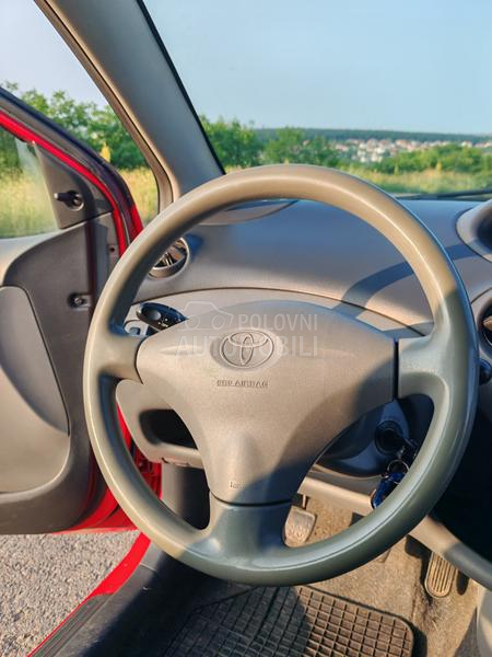 Toyota Yaris 1.0 vvti