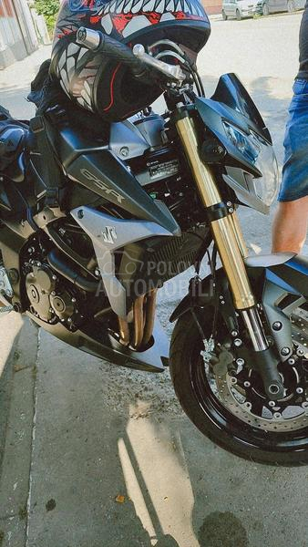 Suzuki GSR 750