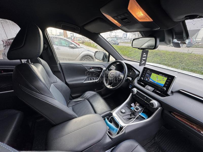 Toyota RAV 4 Hibrid Style