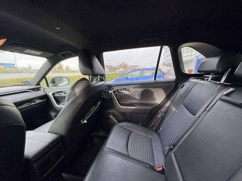 Toyota RAV 4 Hibrid Style