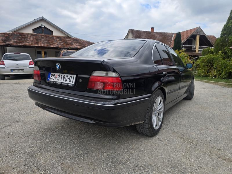 BMW 528 