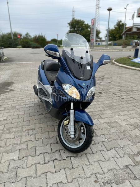 Piaggio x9